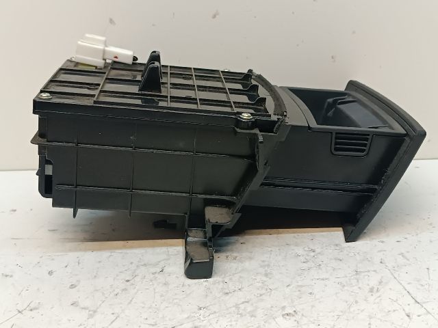 bontott KIA CEED Első Hamutartó