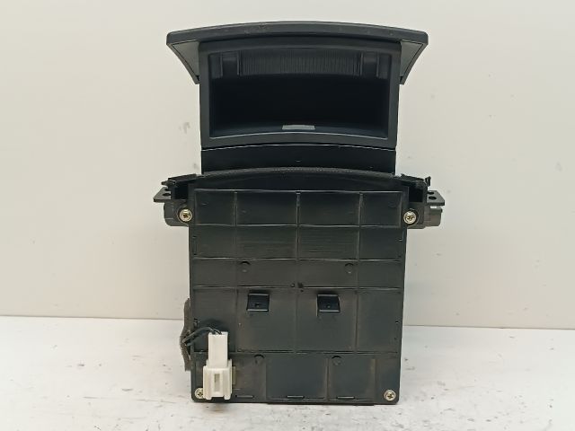 bontott KIA CEED Első Hamutartó