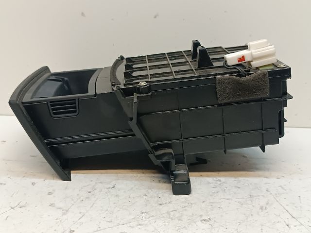 bontott KIA CEED Első Hamutartó