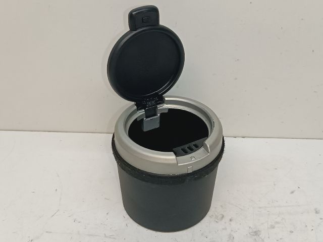 bontott KIA CEED Első Hamutartó