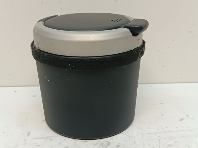 bontott KIA CEED Első Hamutartó