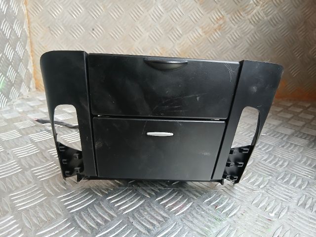 bontott KIA CEED Első Hamutartó