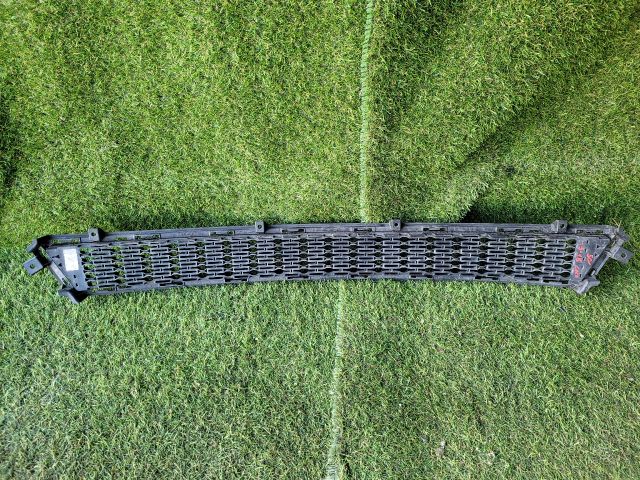 bontott KIA CEED Első Lökhárító Alsó Középső Díszrács