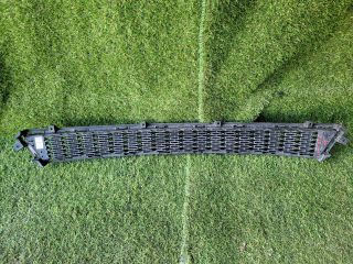 bontott KIA CEED Első Lökhárító Alsó Középső Díszrács