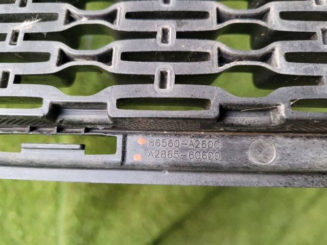 bontott KIA CEED Első Lökhárító Alsó Középső Díszrács