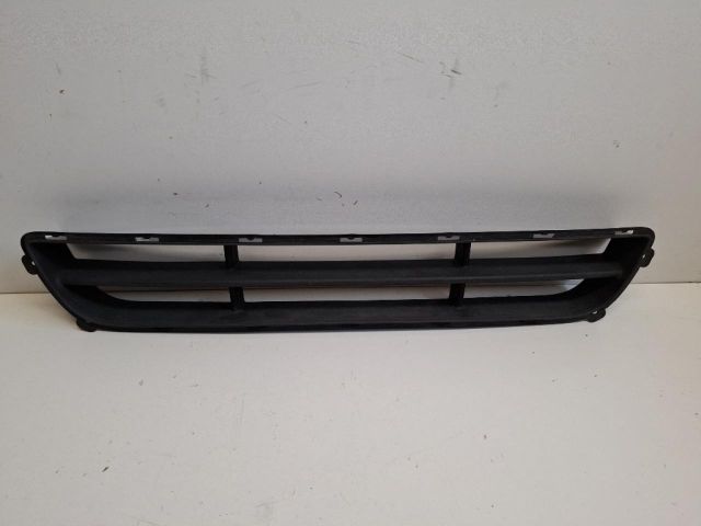 bontott KIA CEED Első Lökhárító Alsó Középső Díszrács