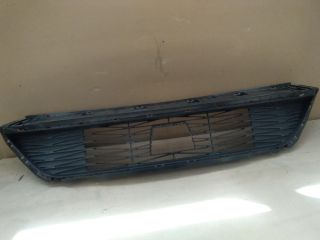 bontott KIA CEED Első Lökhárító Alsó Középső Díszrács