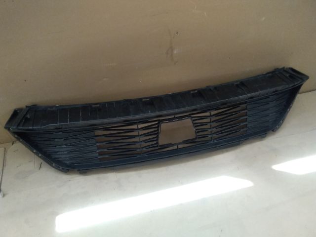 bontott KIA CEED Első Lökhárító Alsó Középső Díszrács