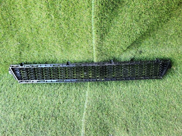 bontott KIA CEED Első Lökhárító Alsó Középső Díszrács