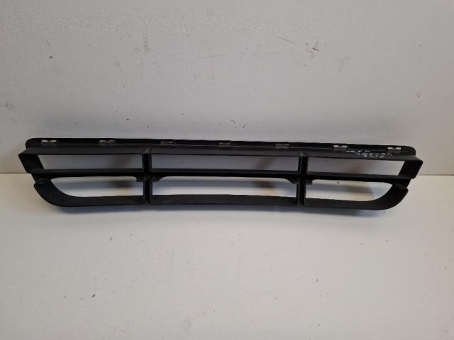 bontott KIA CEED Első Lökhárító Alsó Középső Díszrács