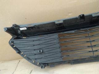 bontott KIA CEED Első Lökhárító Alsó Középső Díszrács