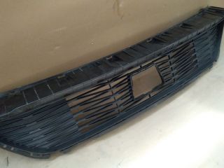 bontott KIA CEED Első Lökhárító Alsó Középső Díszrács