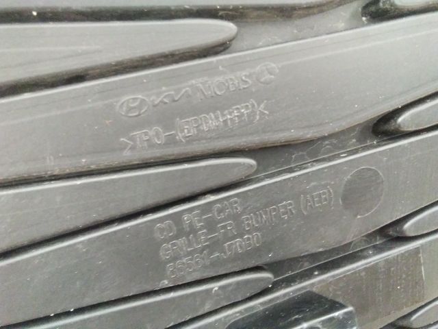 bontott KIA CEED Első Lökhárító Alsó Középső Díszrács