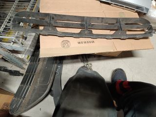 bontott KIA CEED Első Lökhárító Alsó Középső Díszrács