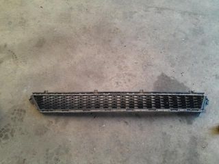 bontott KIA CEED Első Lökhárító Alsó Középső Díszrács