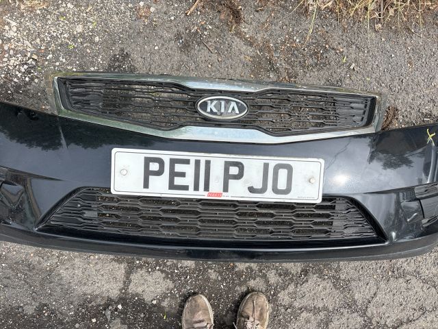 bontott KIA CEED Első Lökhárító (Részeivel)