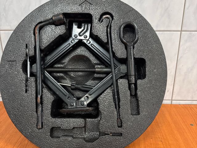 bontott KIA CEED Emelő