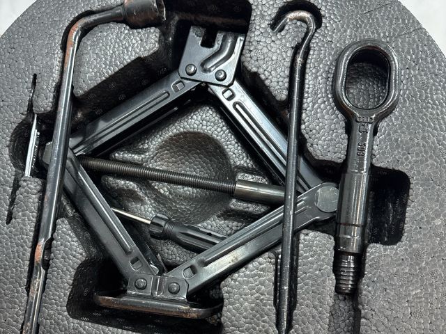 bontott KIA CEED Emelő