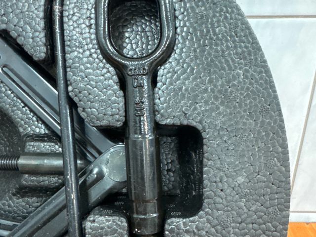 bontott KIA CEED Emelő