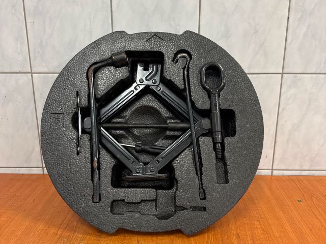 bontott KIA CEED Emelő