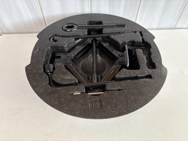 bontott KIA CEED Emelő