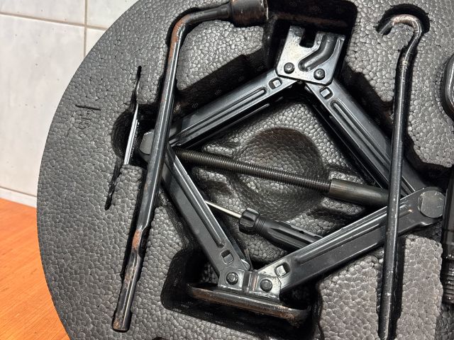 bontott KIA CEED Emelő