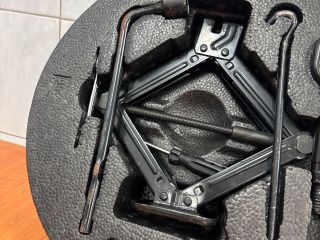 bontott KIA CEED Emelő