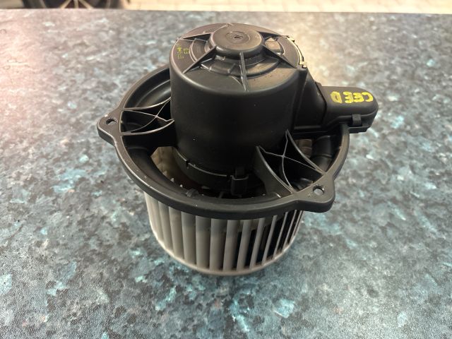 bontott KIA CEED Fűtőmotor (Klímás)