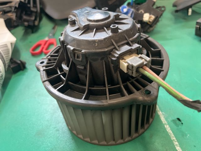 bontott KIA CEED Fűtőmotor (Klímás)