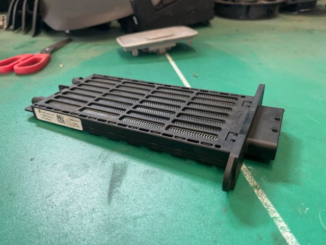 bontott KIA CEED Fűtőradiátor (Elektromos)