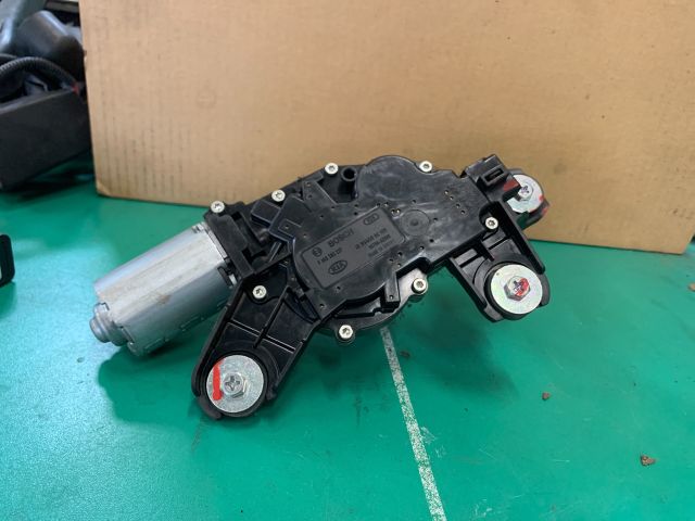 bontott KIA CEED Hátsó Ablaktörlő Motor