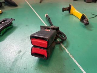 bontott KIA CEED Hátsó középső Biztonsági Öv Csat