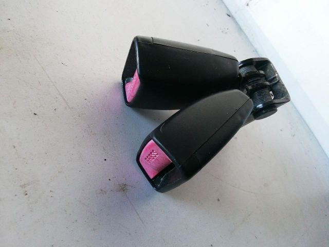 bontott KIA CEED Hátsó középső Biztonsági Öv Csat