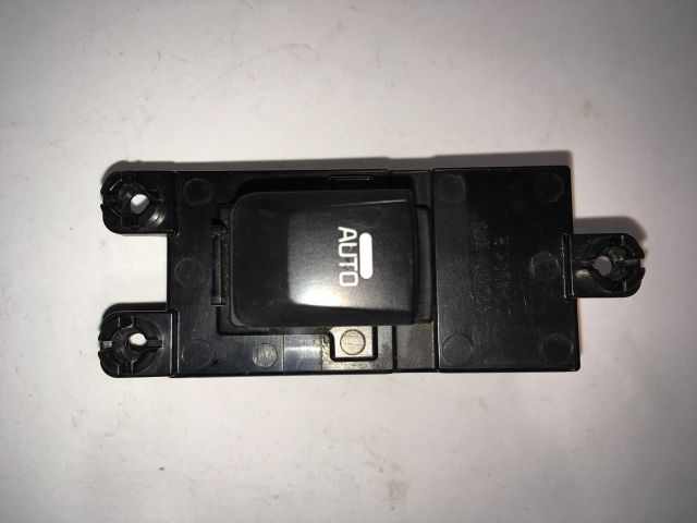 bontott KIA CEED Jobb első Ablakemelő Kapcsoló