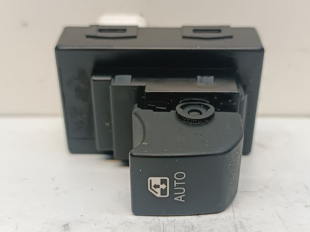 bontott KIA CEED Jobb első Ablakemelő Kapcsoló