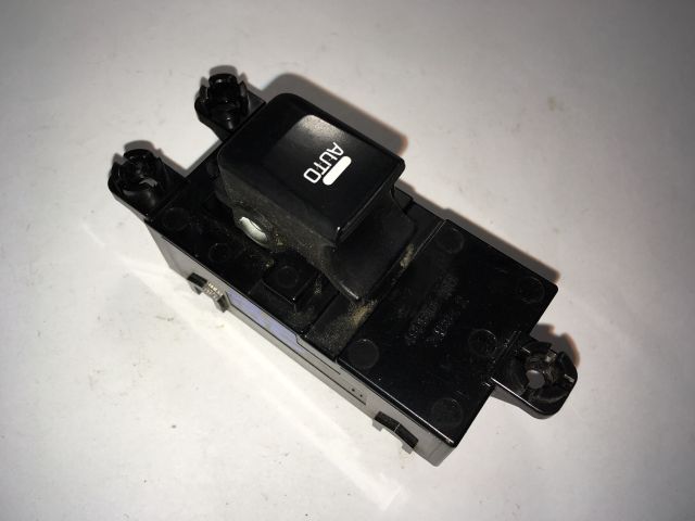 bontott KIA CEED Jobb első Ablakemelő Kapcsoló