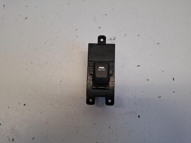 bontott KIA CEED Jobb első Ablakemelő Kapcsoló