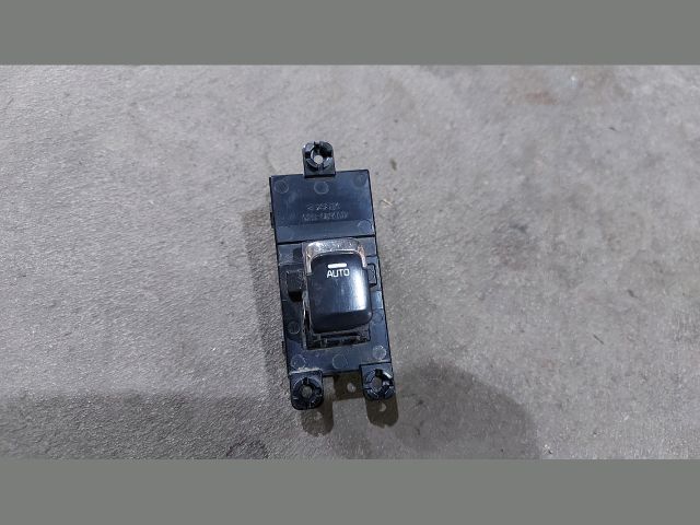 bontott KIA CEED Jobb első Ablakemelő Kapcsoló