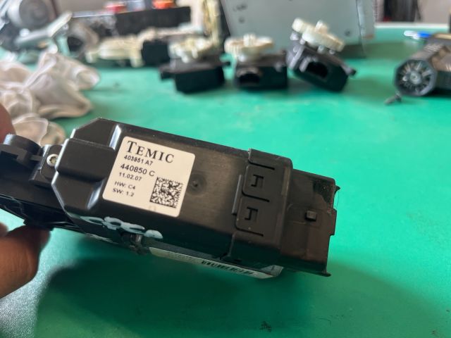 bontott KIA CEED Jobb első Ablakemelő Motor