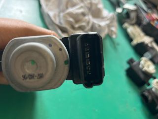 bontott KIA CEED Jobb első Ablakemelő Motor