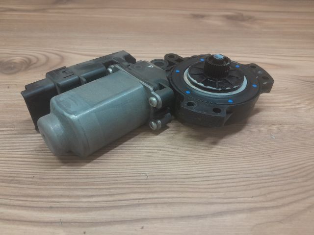 bontott KIA CEED Jobb első Ablakemelő Motor