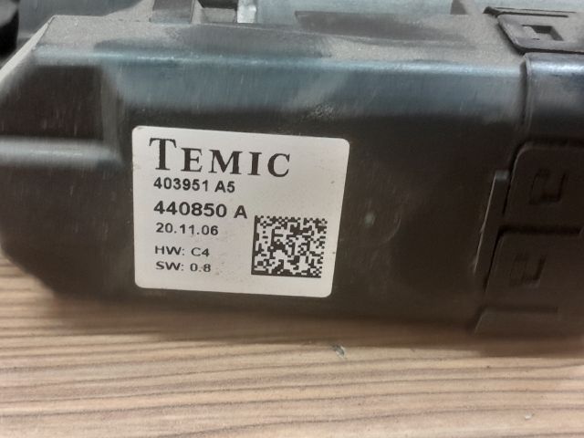 bontott KIA CEED Jobb első Ablakemelő Motor