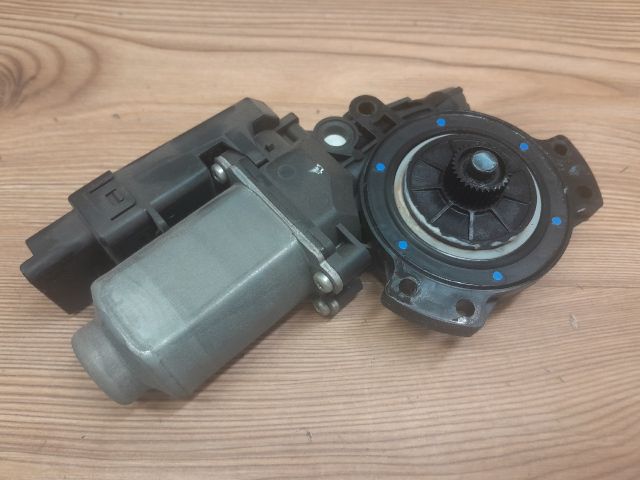 bontott KIA CEED Jobb első Ablakemelő Motor
