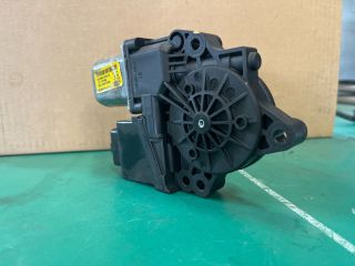 bontott KIA CEED Jobb első Ablakemelő Motor