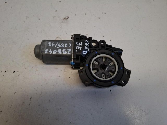 bontott KIA CEED Jobb első Ablakemelő Motor