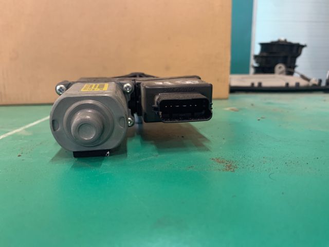 bontott KIA CEED Jobb első Ablakemelő Motor