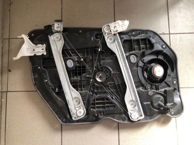 bontott KIA CEED Jobb első Ablakemelő Szerkezet (Elektromos)