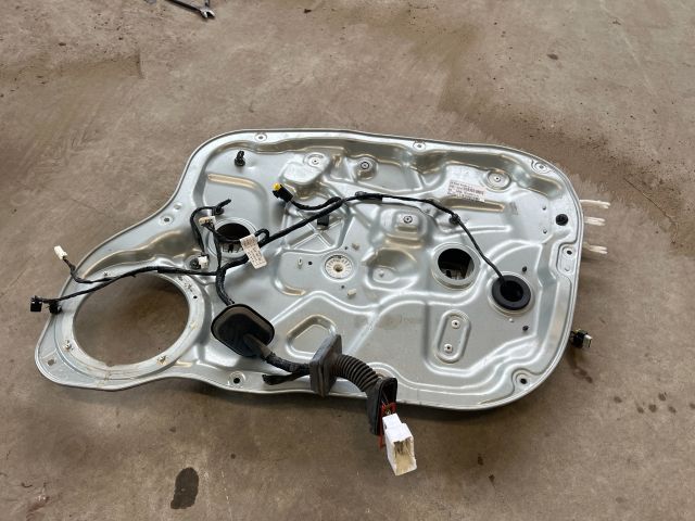 bontott KIA CEED Jobb első Ablakemelő Szerkezet (Elektromos)