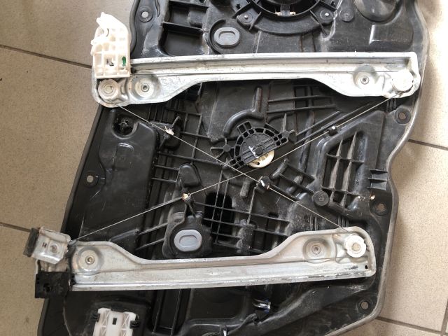 bontott KIA CEED Jobb első Ablakemelő Szerkezet (Elektromos)