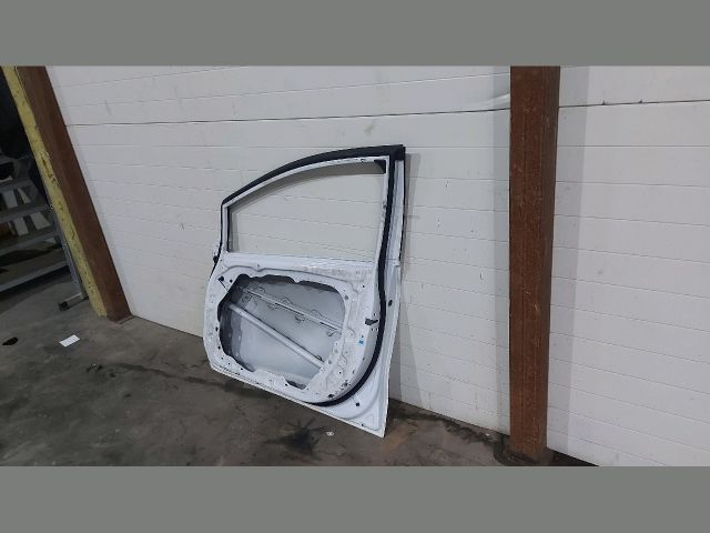 bontott KIA CEED Jobb első Ajtó (Üres lemez)